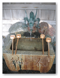 竜の口から水が出ています