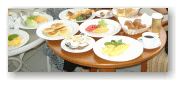 朝食は、ルームサービスを頼みました。バルコニーに並べて食べました。