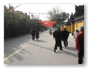寒山寺の入口までは、少し歩きます。