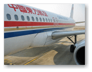 タラップの上から、飛行機を撮りました。