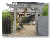 小さな神社がありました。