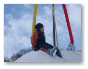 雪の山が作られています。。