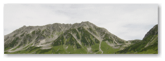 立山の雄大な風景を眺めながら散策。